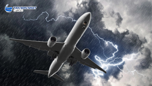 Máy Bay Đối Mặt Bão Tố: