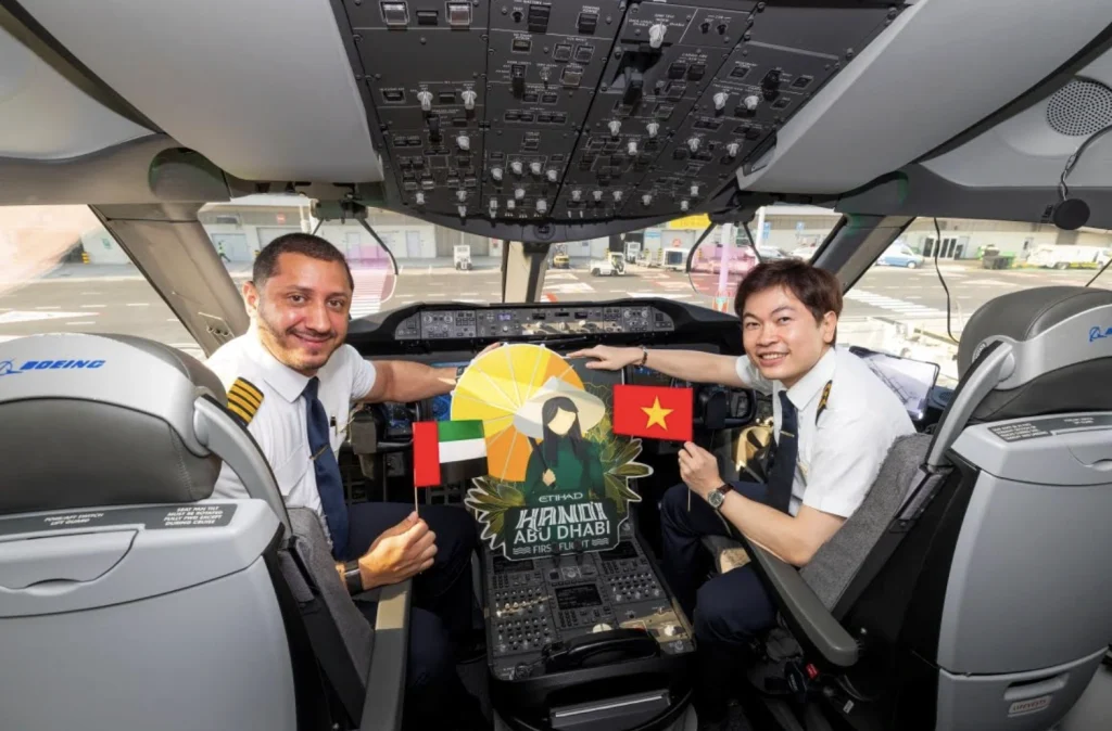 Siêu máy bay kết nối Hà Nội với thành phố đắt đỏ bậc nhất thế giới vừa đáp xuống Nội Bài