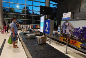 Tranh Cãi Việc Các Hãng Hàng Không Cân Hành Khách Như Cân Hành Lý