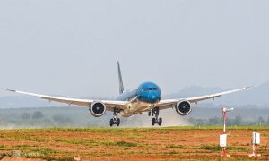 Cận Cảnh Máy Bay Lớn Nhất Việt Nam Boeing 787 Dreamliner Đáp Sân Bay Long Thành