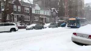 Tuyết Lớn Làm Tê Liệt Sân Bay Ở Nhật Bản, 7.000 Hành Khách Mắc Kẹt