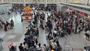 Cảm Thấy Choáng Khi Mua Vé Máy Bay Về Quê Đón Tết Trong Thời Điểm Này