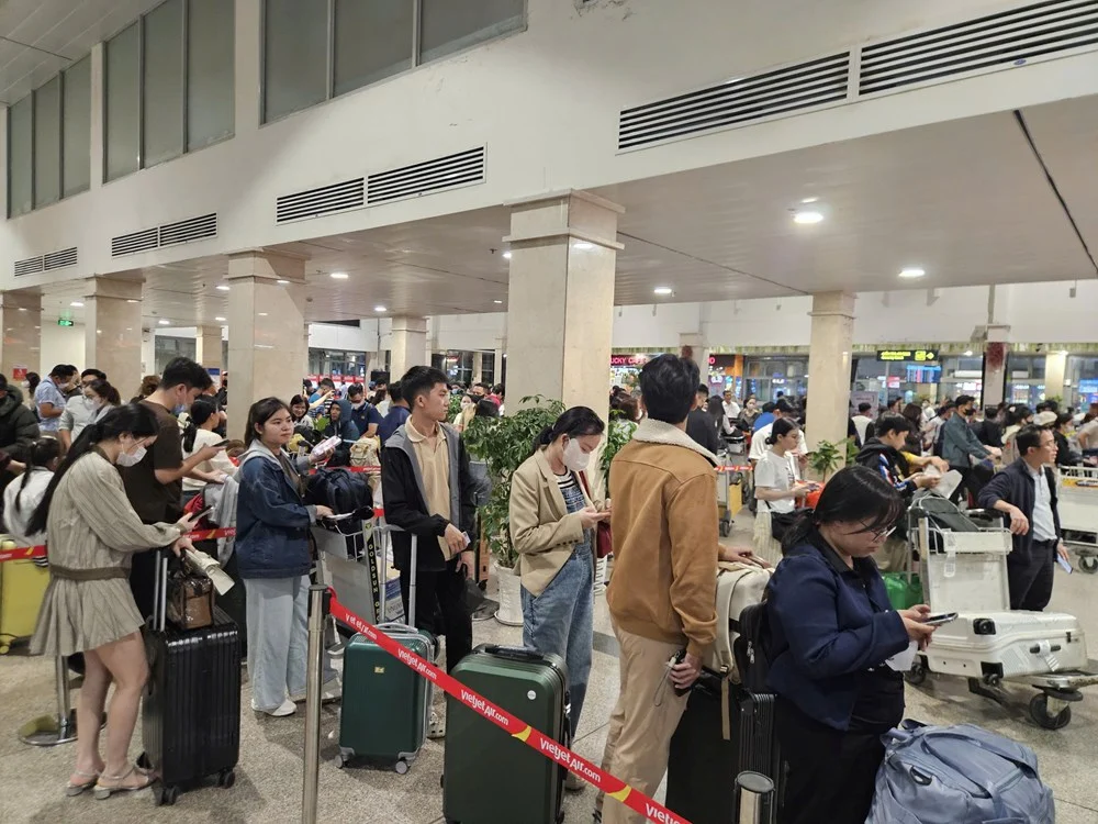 Tân Sơn Nhất đón lượng khách kỷ lục sau hơn 10 năm: Áp lực hạ tầng và kỳ vọng bứt phá Tân Sơn Nhất đón lượng khách kỷ lục sau hơn 10 năm: Áp lực hạ tầng và kỳ vọng bứt phá