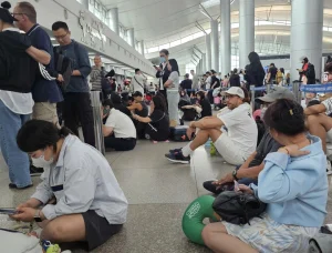 Khách ùn ứ ở Tân Sơn Nhất do lỗi hệ thống xuất cảnh