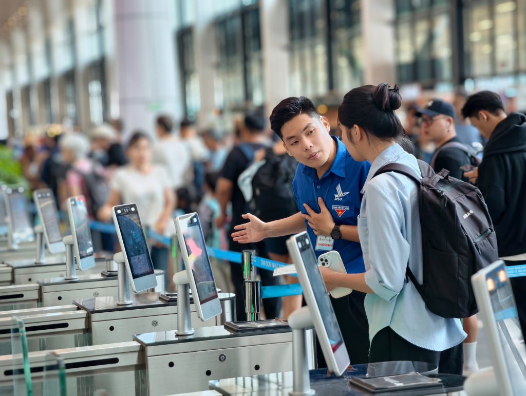 Ngành hàng không Việt Nam bùng nổ dịp Tết Bính Ngọ 2026: 2,6 triệu khách, kỷ lục mới!
