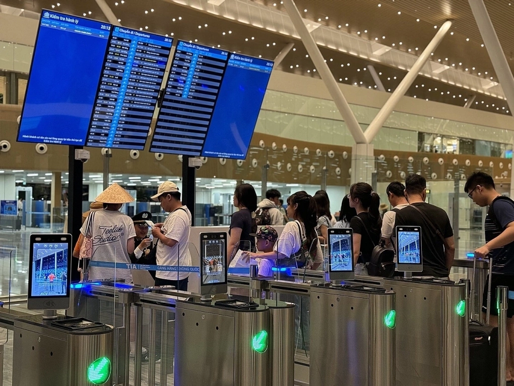 Đường bay Hà Nội - TP HCM vào top bận rộn nhất thế giới