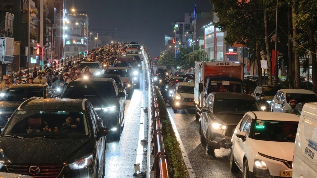 Tình trạng ùn tắc nghiêm trọng quanh sân bay Tình trạng ùn tắc nghiêm trọng quanh sân bay