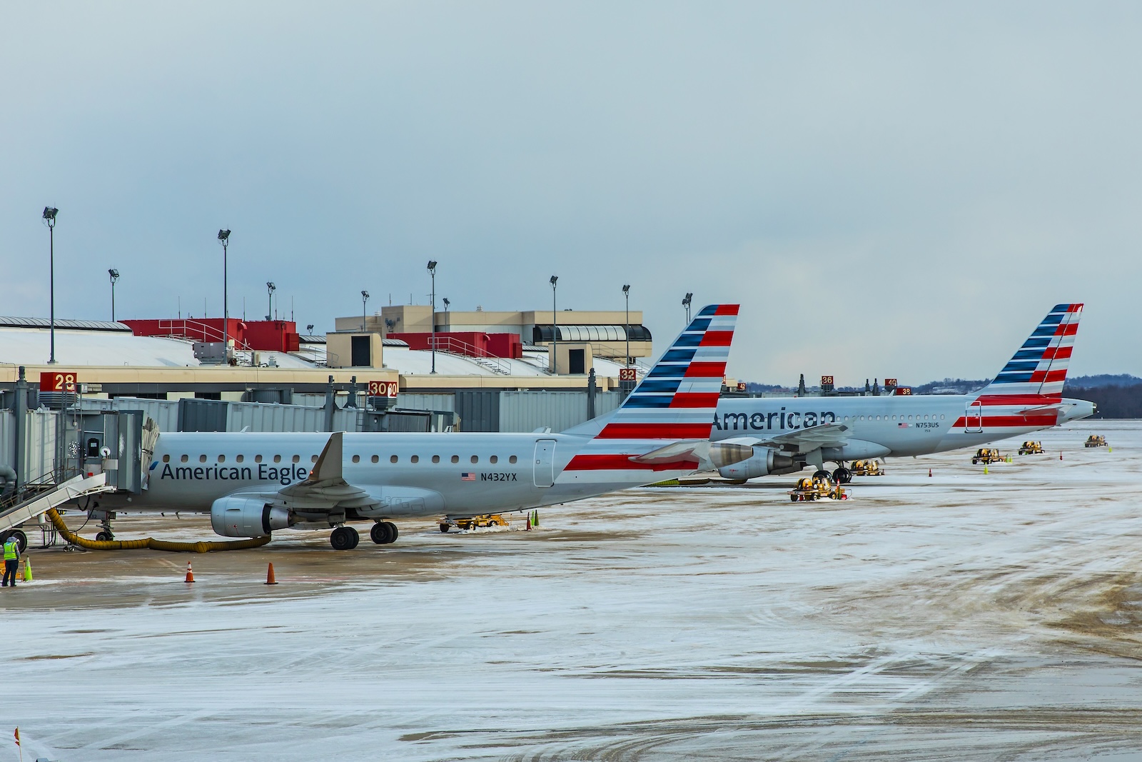 Thời tiết khắc nghiệt khiến hàng nghìn chuyến bay tại Mỹ bị hoãn và hủy