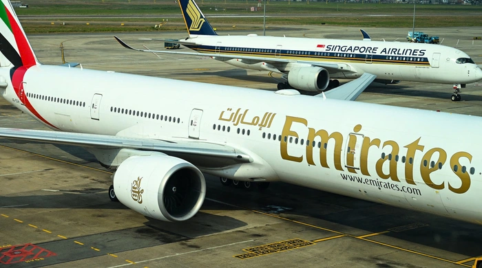 Các hãng hàng không lớn như Emirates và Singapore Airlines đang thay đổi chiến lược ra sao?