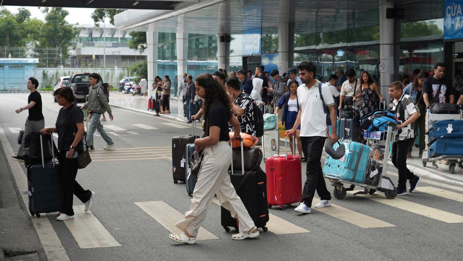 Nội Bài và Tân Sơn Nhất dự báo sản lượng khách tăng 15% dịp lễ