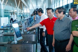 Trải nghiệm check-in bằng nhận diện khuôn mặt tại các sân bay lớn Việt Nam