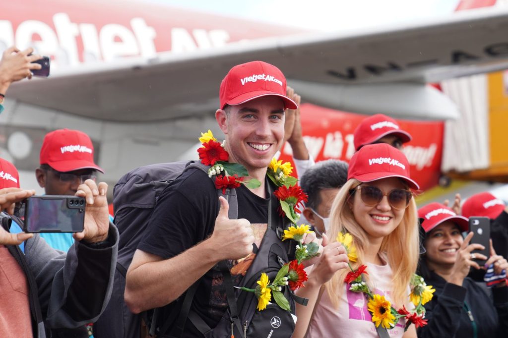 Hàng không tăng 100 chuyến bay đêm mỗi ngày để hạ nhiệt giá vé