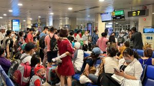 Sân bay Nội Bài đối mặt với tình trạng quá tải hành khách