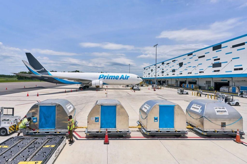 Amazon Air tiếp tục mở rộng mạng lưới vận tải hàng không để phục vụ thương mại điện tử.