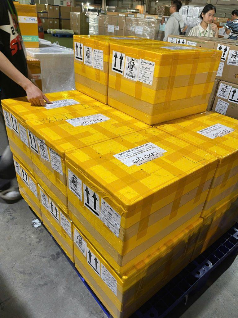 Vận chuyển bánh kẹo từ Việt Nam đi Anh nhanh chóng, an toàn